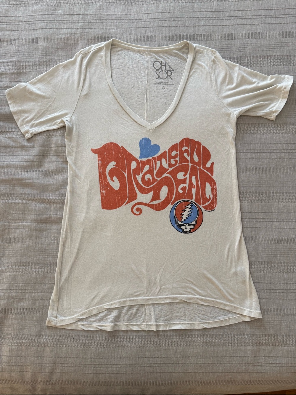 Chaser Cream Grateful Dead Graphic V-Neck Tee with Red and Blue Print